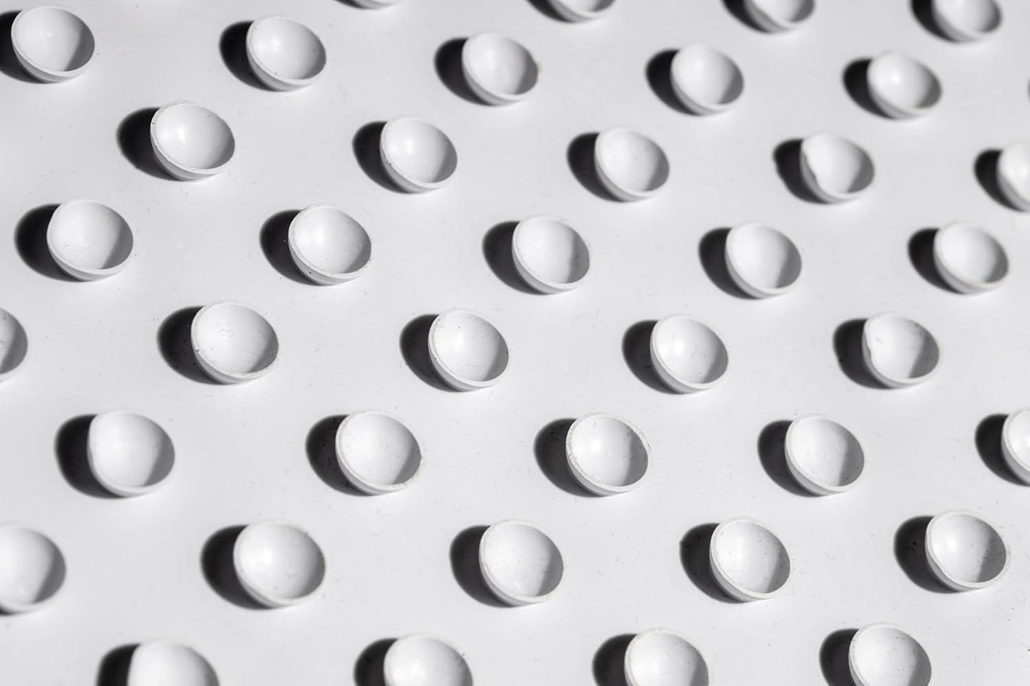 Croydex Rubagrip Bath Mat Non Slip Anti Mould for Inside Bath - Slip Resistant with Secure Grip Suction Cups, Easy to Clean, Made from Natural Rubber, Anti-Bacterial Hygiene 'N' Clean (Medium)